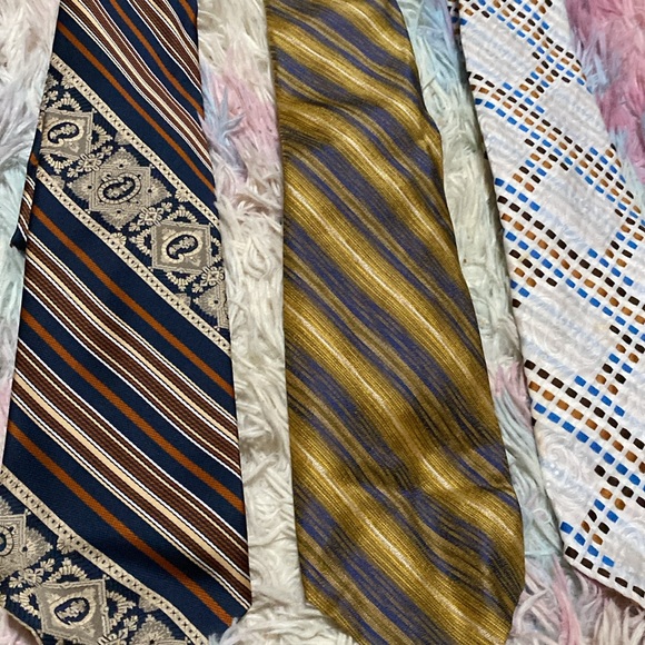 4/$10 Lot of 10 Vintage 90s and Y2K Neckties Men's Multicolor Ties Bundle - Picture 4 of 6